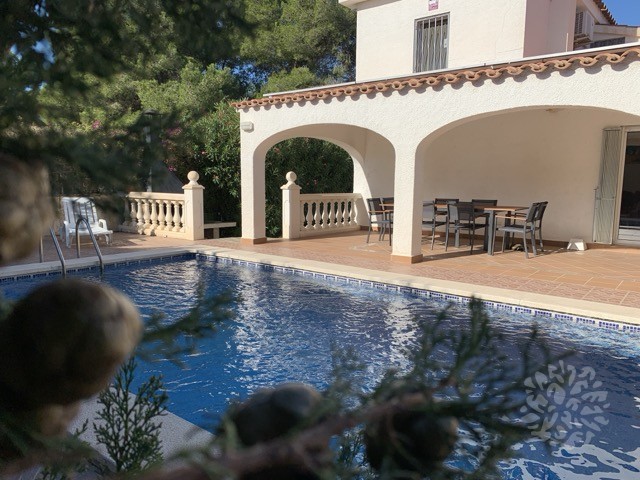 Villa con piscina privada cerca de la playa en Mont-roig del Camp
