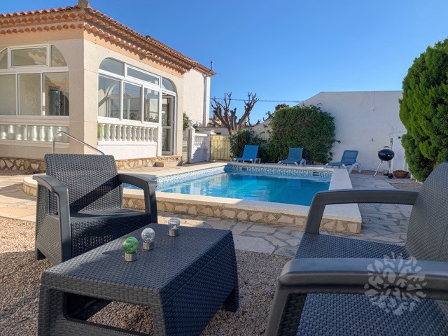 Chalet individual con piscina privada en Miami Playa cerca de la Cala Dels Vienesos